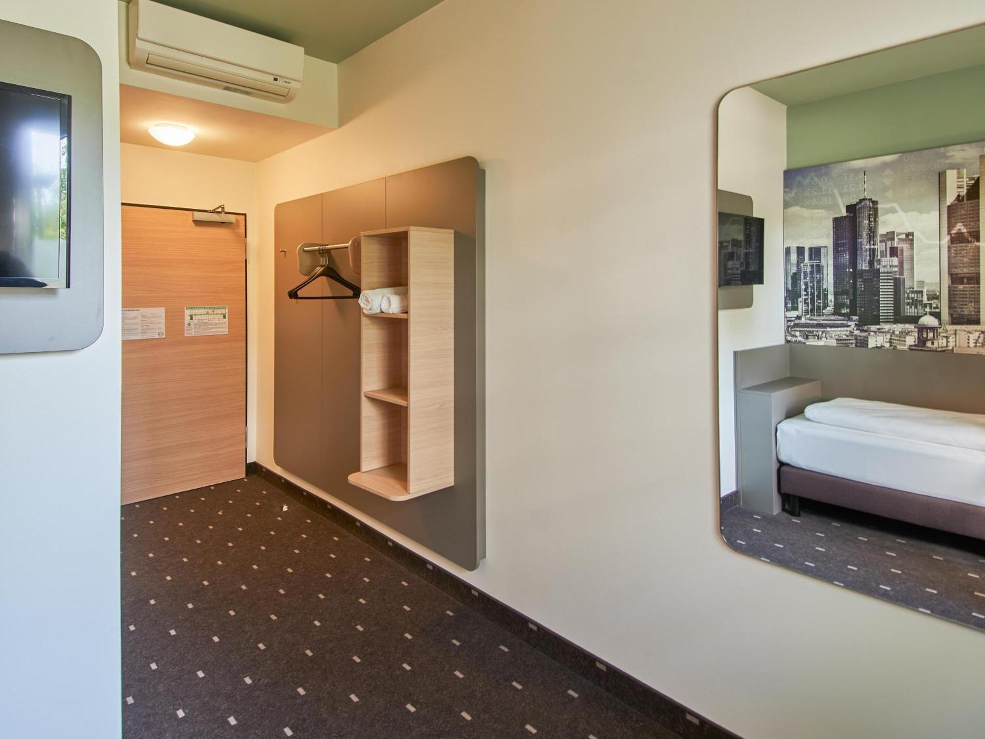 B&B Hotel Frankfurt-West แอชบอร์น ภายนอก รูปภาพ