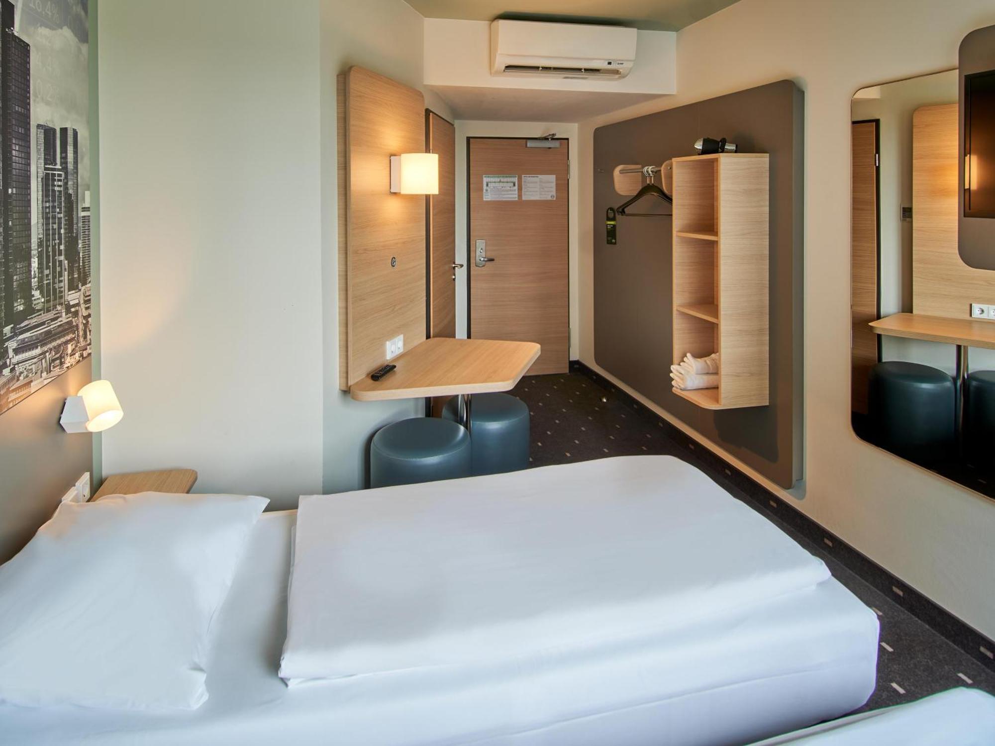 B&B Hotel Frankfurt-West แอชบอร์น ภายนอก รูปภาพ