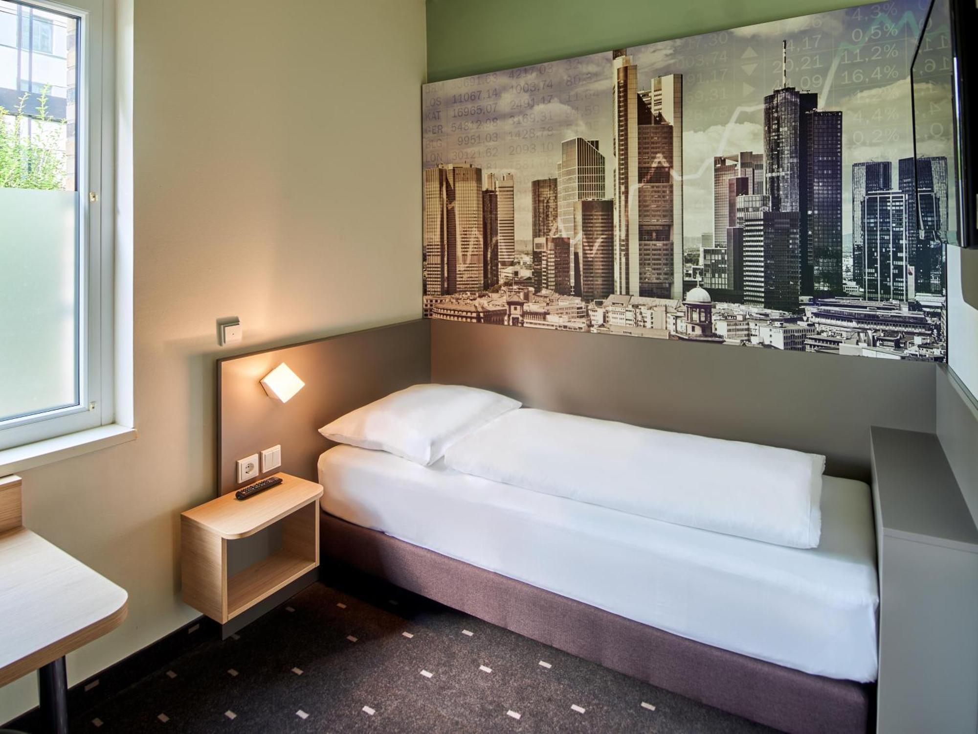B&B Hotel Frankfurt-West แอชบอร์น ภายนอก รูปภาพ