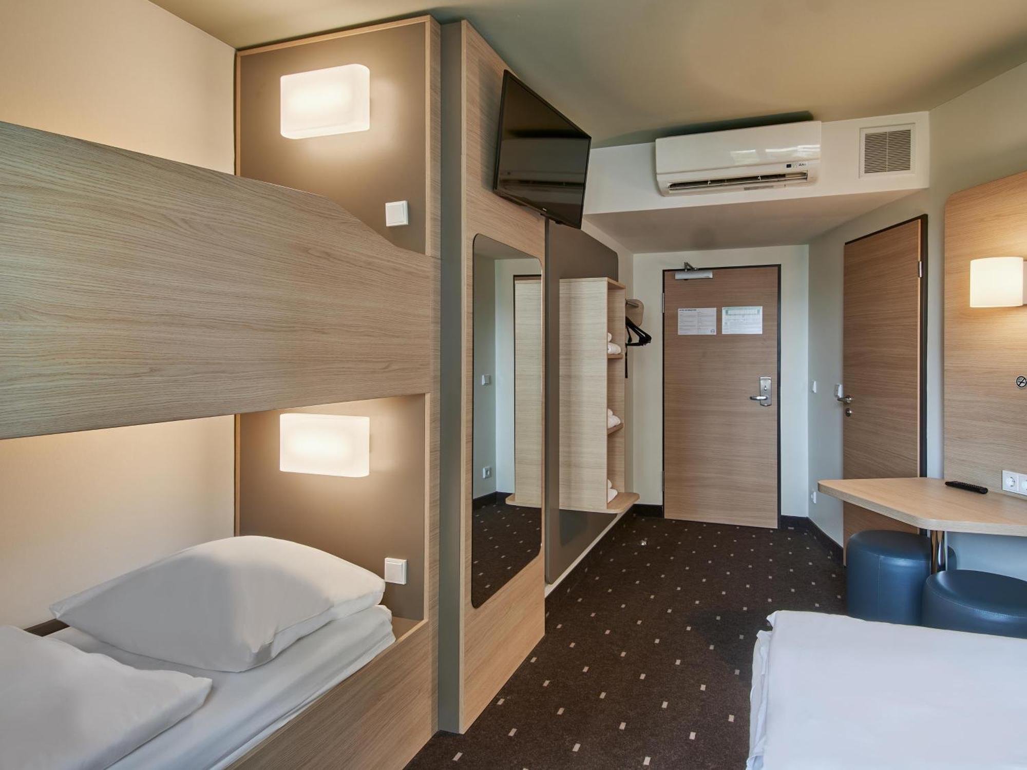 B&B Hotel Frankfurt-West แอชบอร์น ภายนอก รูปภาพ