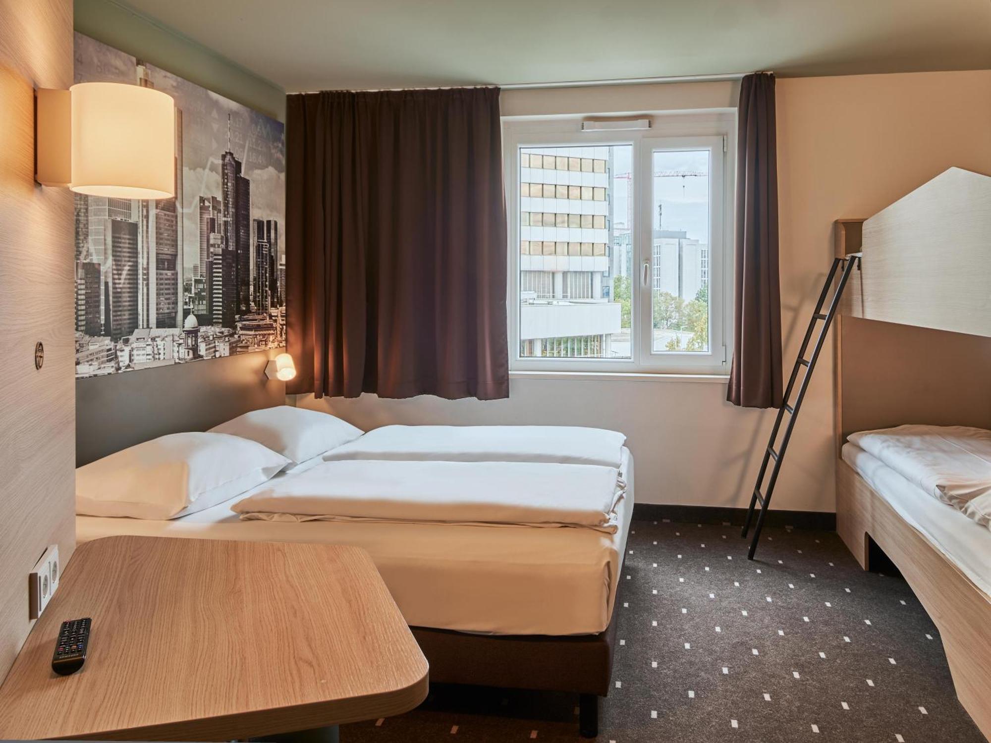 B&B Hotel Frankfurt-West แอชบอร์น ภายนอก รูปภาพ