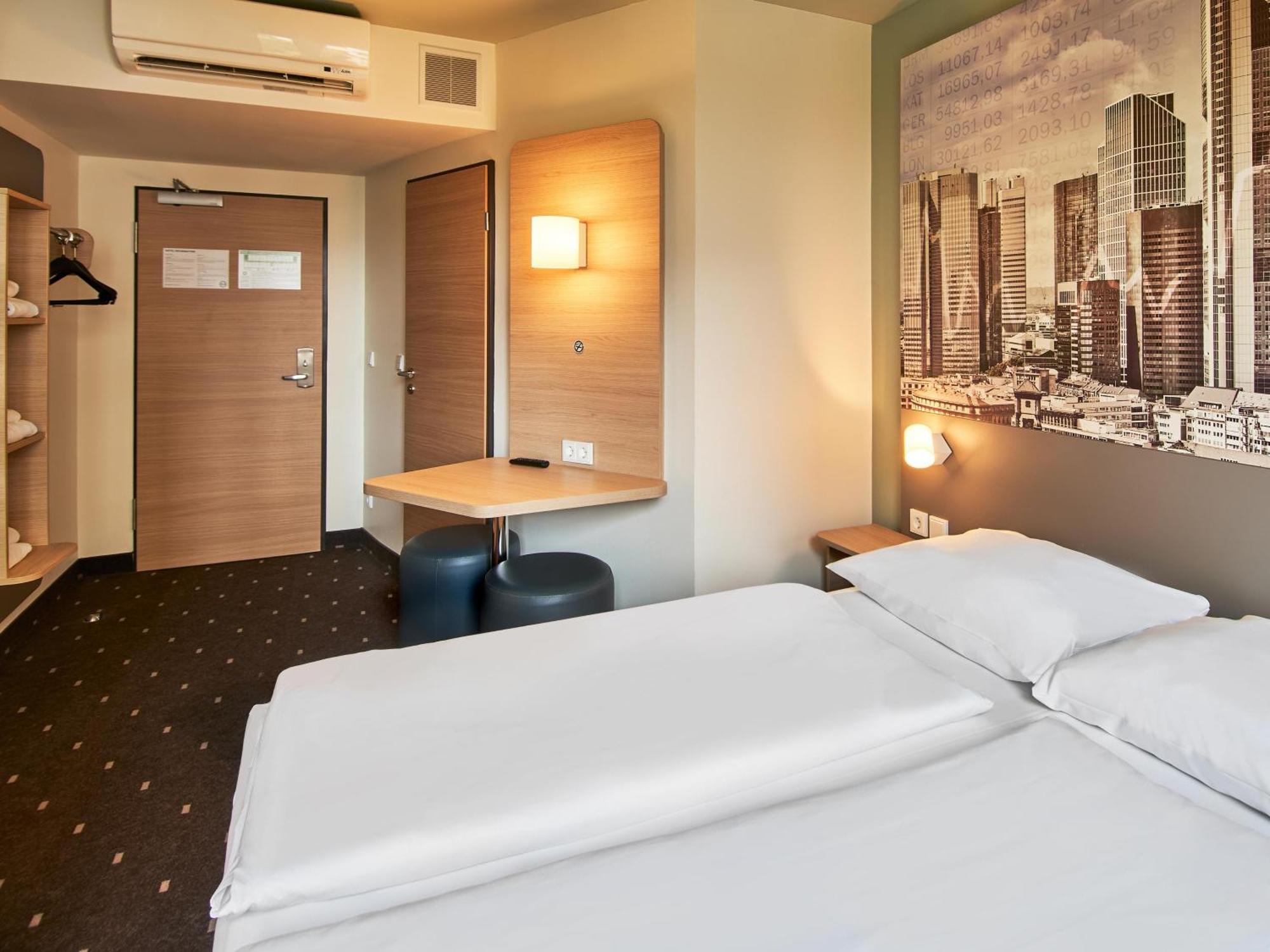 B&B Hotel Frankfurt-West แอชบอร์น ภายนอก รูปภาพ