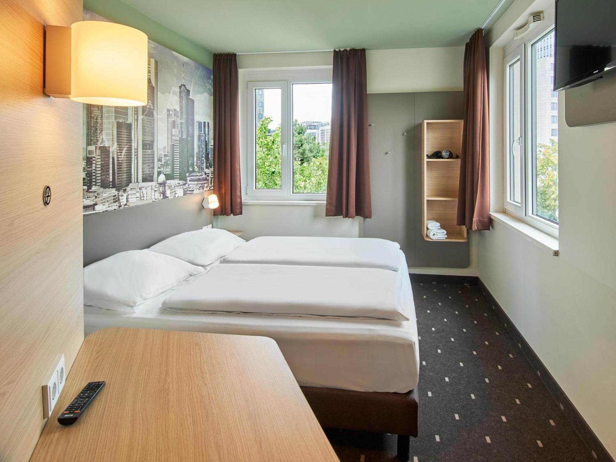 B&B Hotel Frankfurt-West แอชบอร์น ภายนอก รูปภาพ
