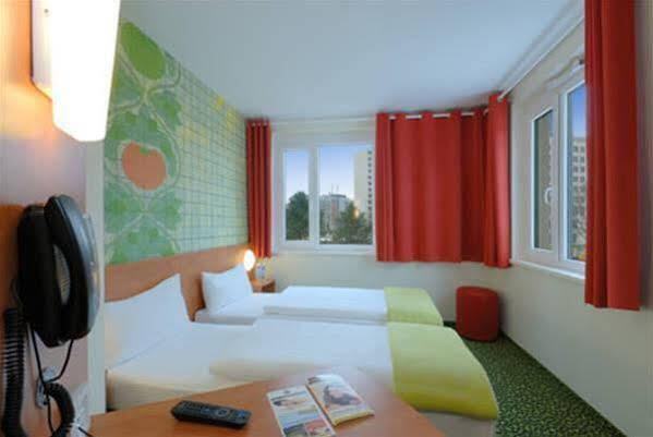 B&B Hotel Frankfurt-West แอชบอร์น ภายนอก รูปภาพ