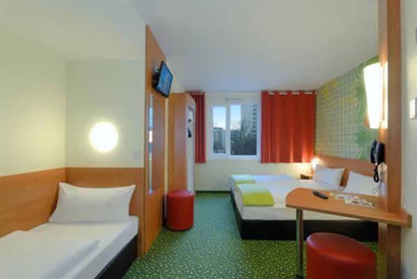 B&B Hotel Frankfurt-West แอชบอร์น ภายนอก รูปภาพ